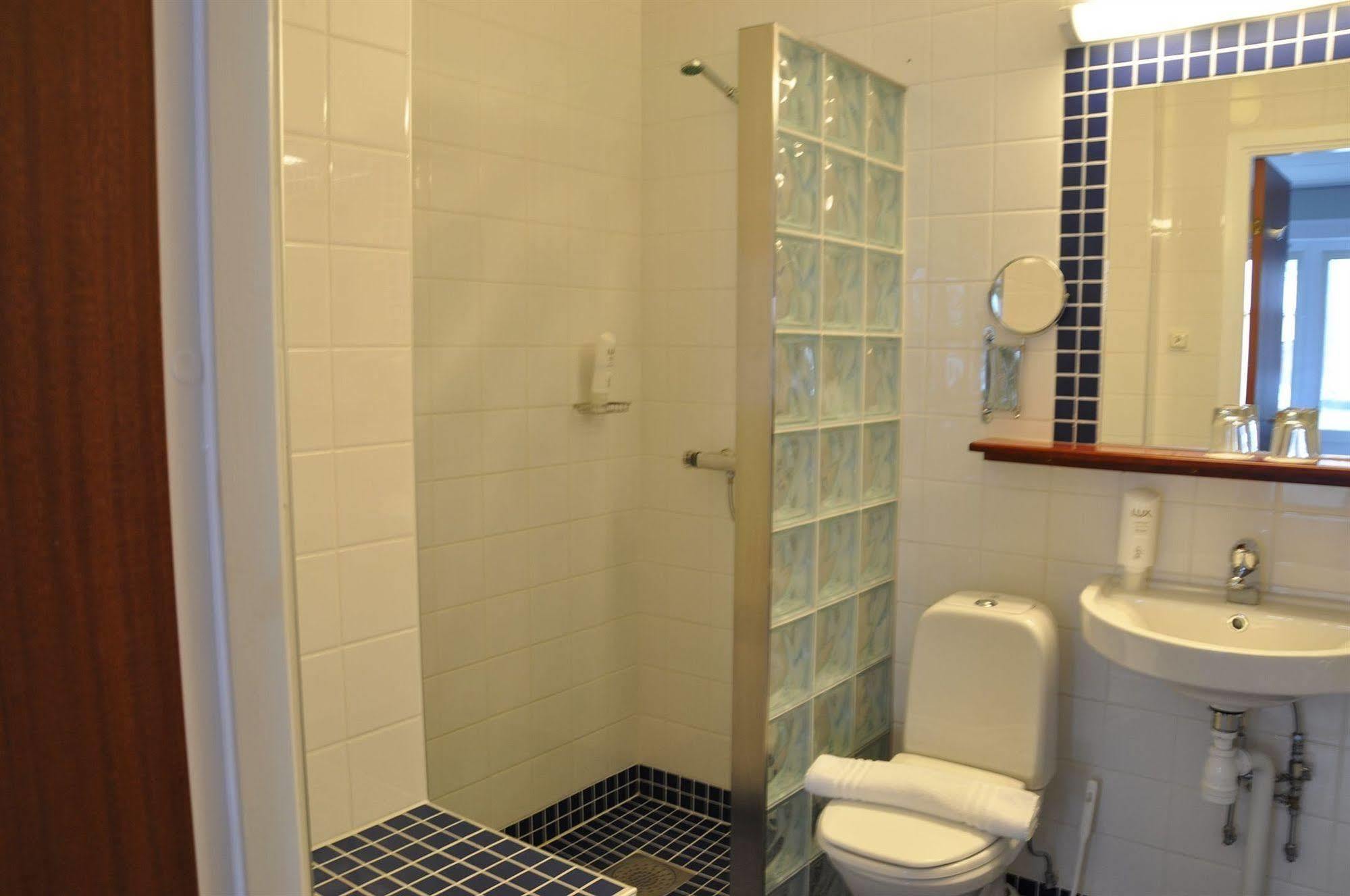 Strand Hotell Vänersborg Екстериор снимка